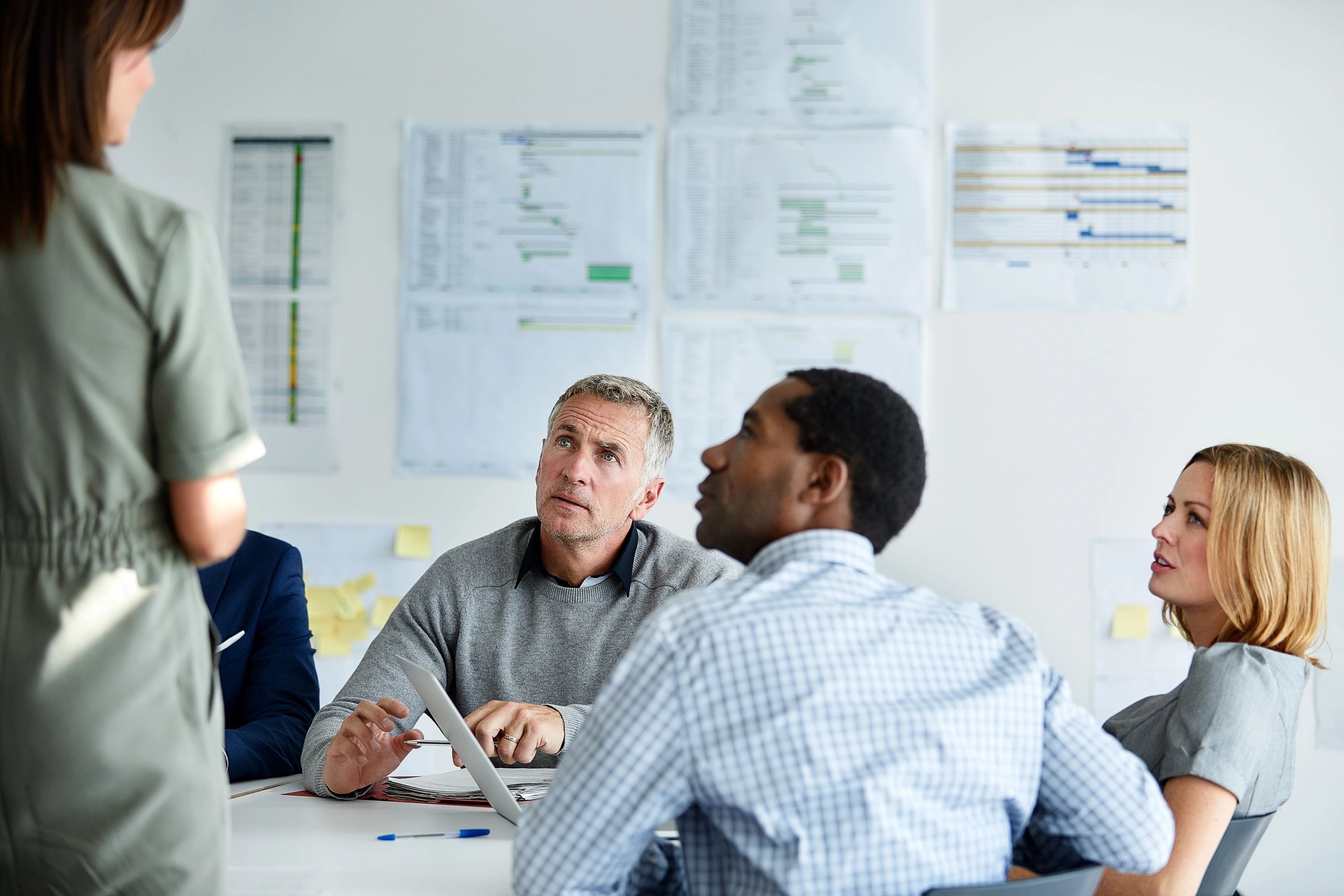 Project manager presenting delivery plan to a team in an office